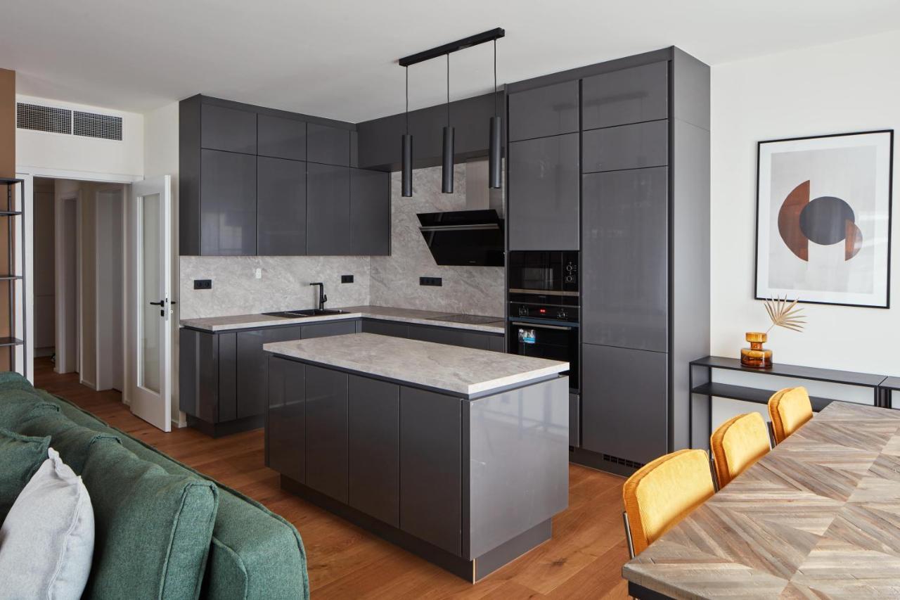 Prague Days - Designer Apts - Garage - Terrace - Easy City Access Exterior foto
